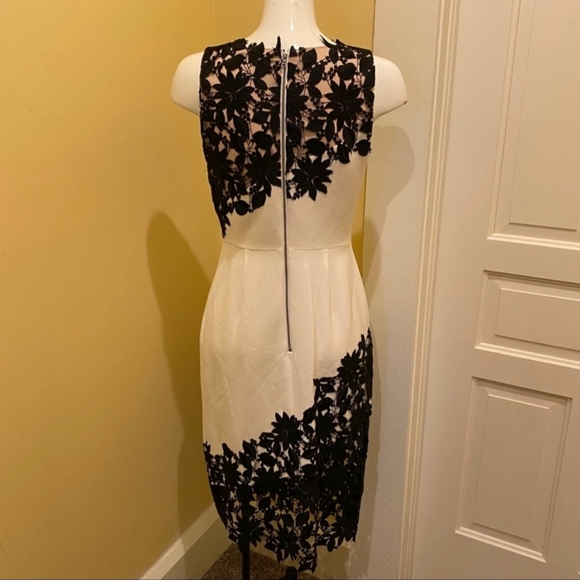 Alice + olivia margy white floral lace  sleevesless midi dress size 4 - Picture 5 of 11